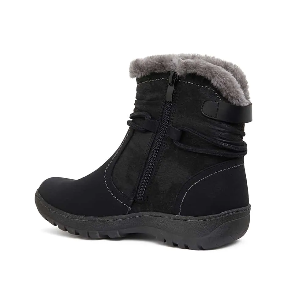 Eskimo Boot in Black Smooth