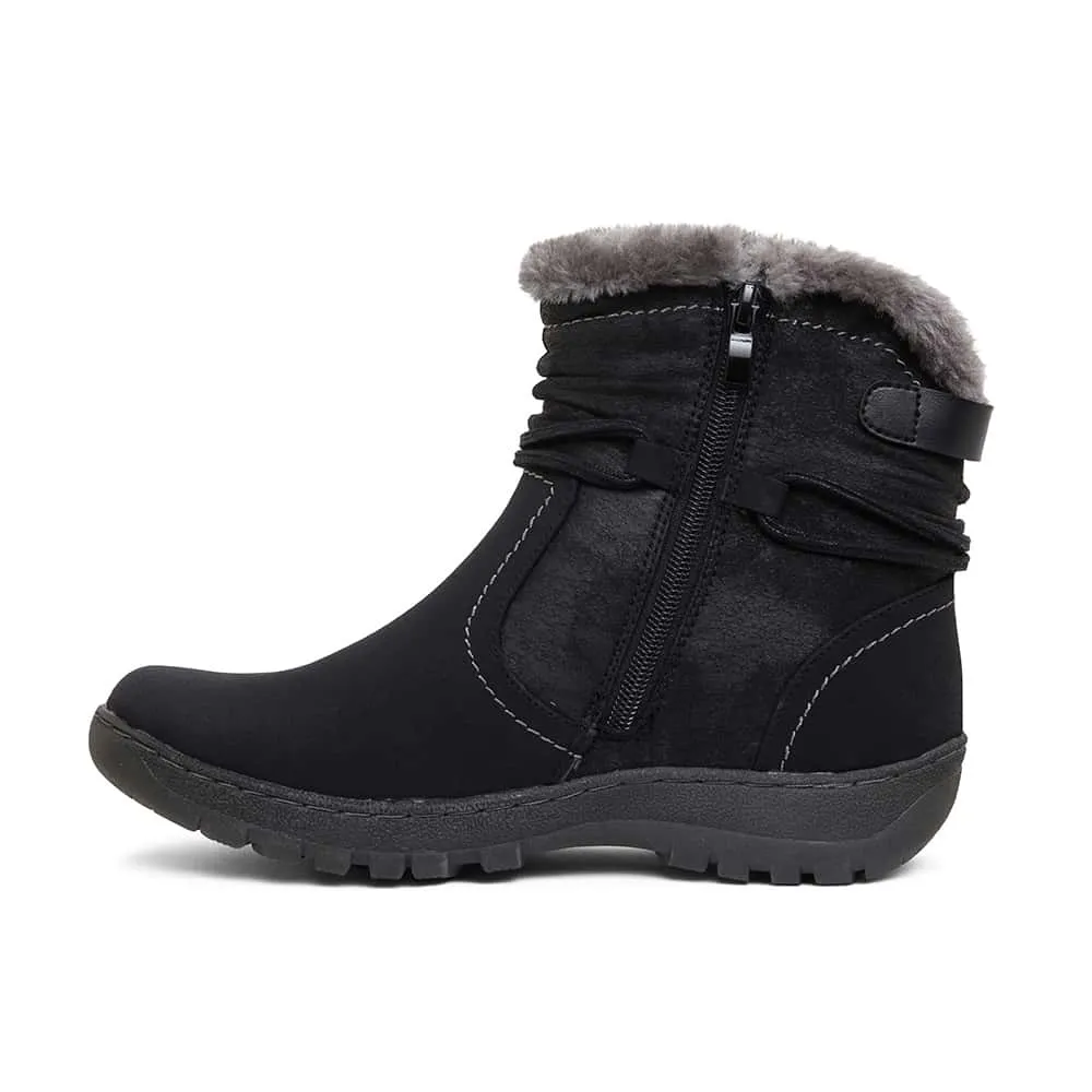 Eskimo Boot in Black Smooth