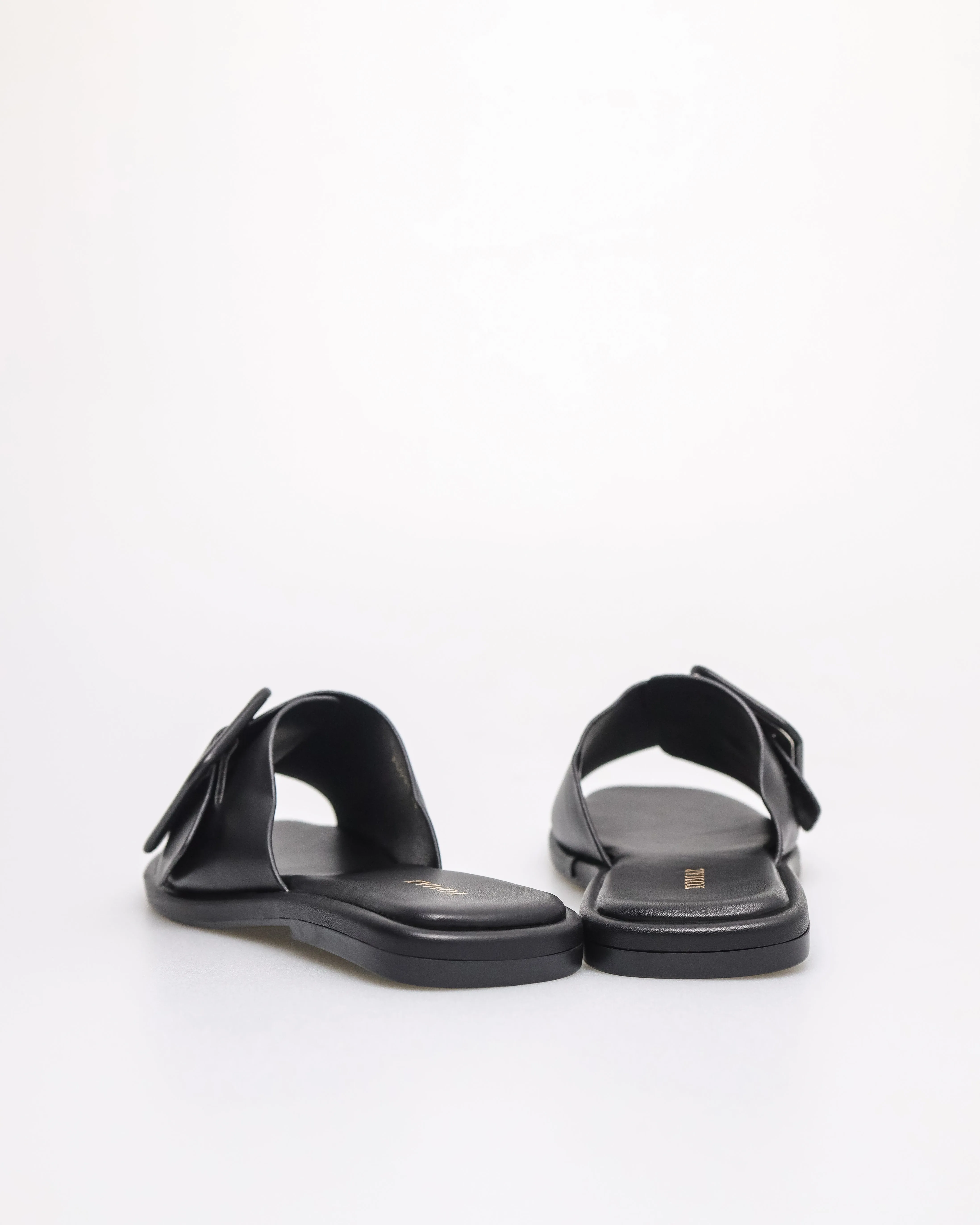 Tomaz FL091 Ladies Buckle Sandals (Black)