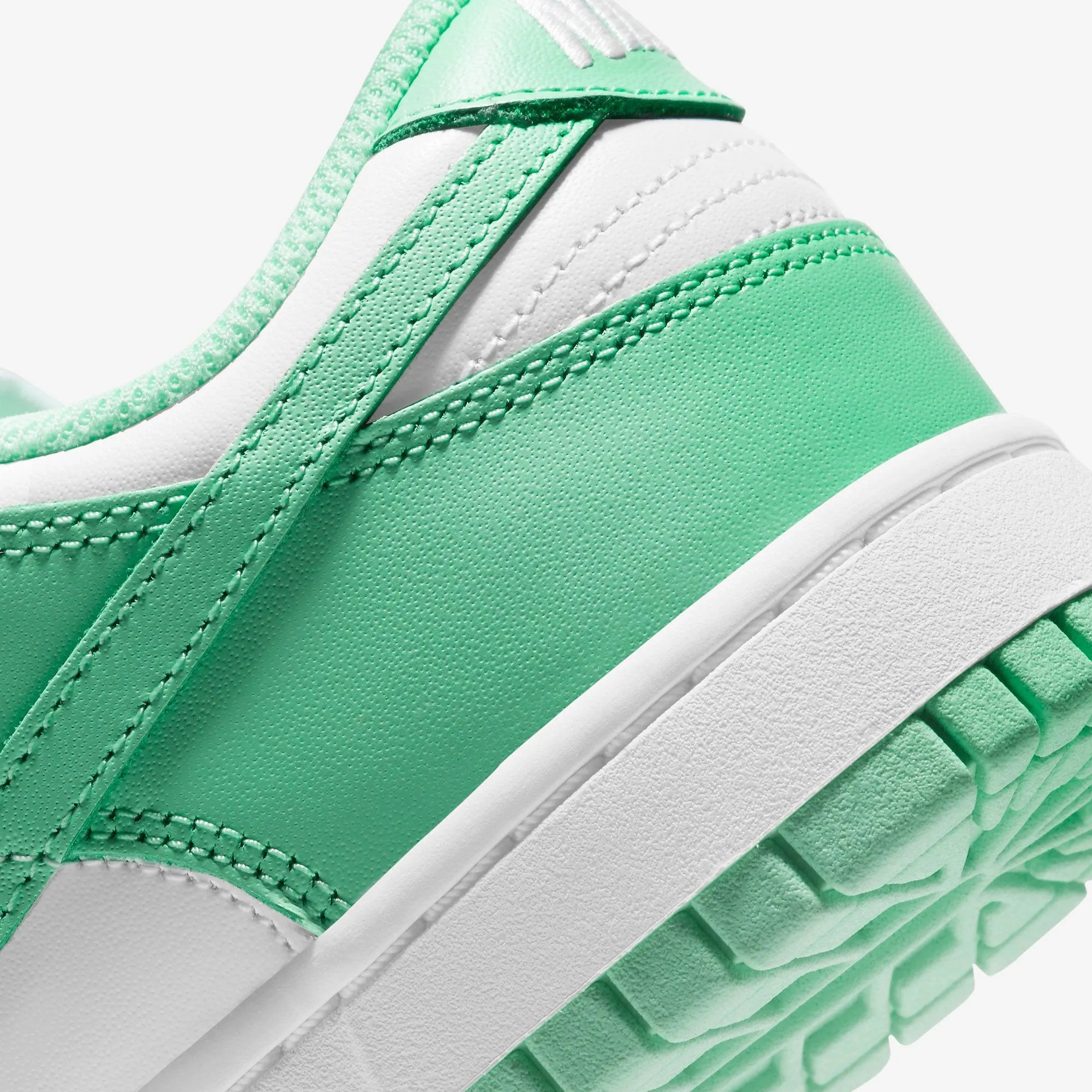 (Women's) Nike Dunk Low 'Green Glow' (2021) DD1503-105